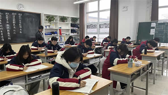 郑州创新中学招生简章( 郑州创新高考补习学校咨询电话)
