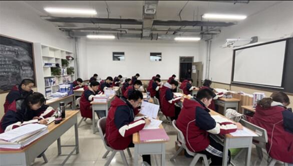 郑州市创新实验学校招生简章(郑州创新全封闭高考集训班)