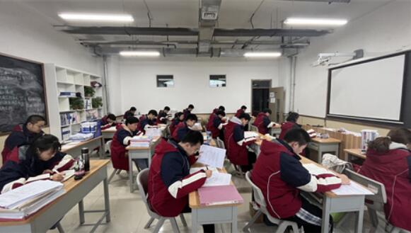 郑州创新学校高考冲刺班怎么样(郑州创新高三全封闭集训班)
