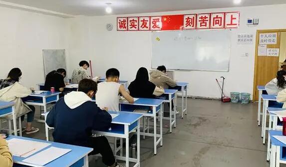 济南晨露学校官网(济南晨露和立行哪个学校好)