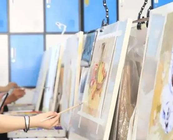 郑州美术高考培训画室(郑州美术高考画室集训收费标准)