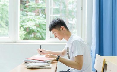 《2024学化妆新篇章：深圳首脑化妆学校3月蜕变之旅》